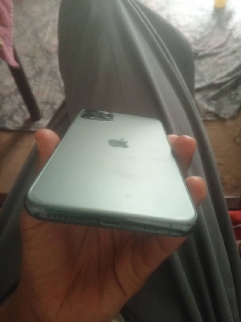 Apple iPhone 11 Pro Max 4