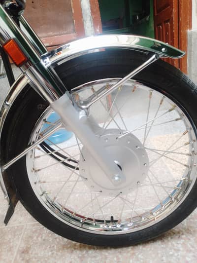 new bike Kam chala ha shoq sa rakha tha urgent for sale