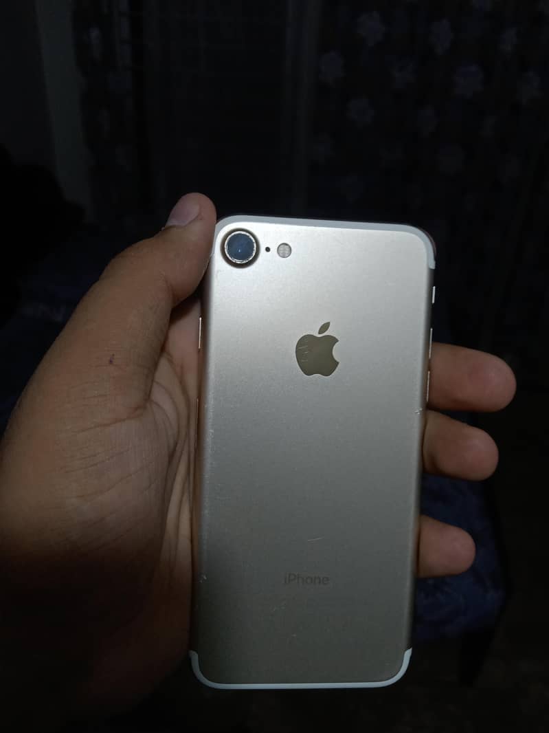 Apple iPhone 7 3