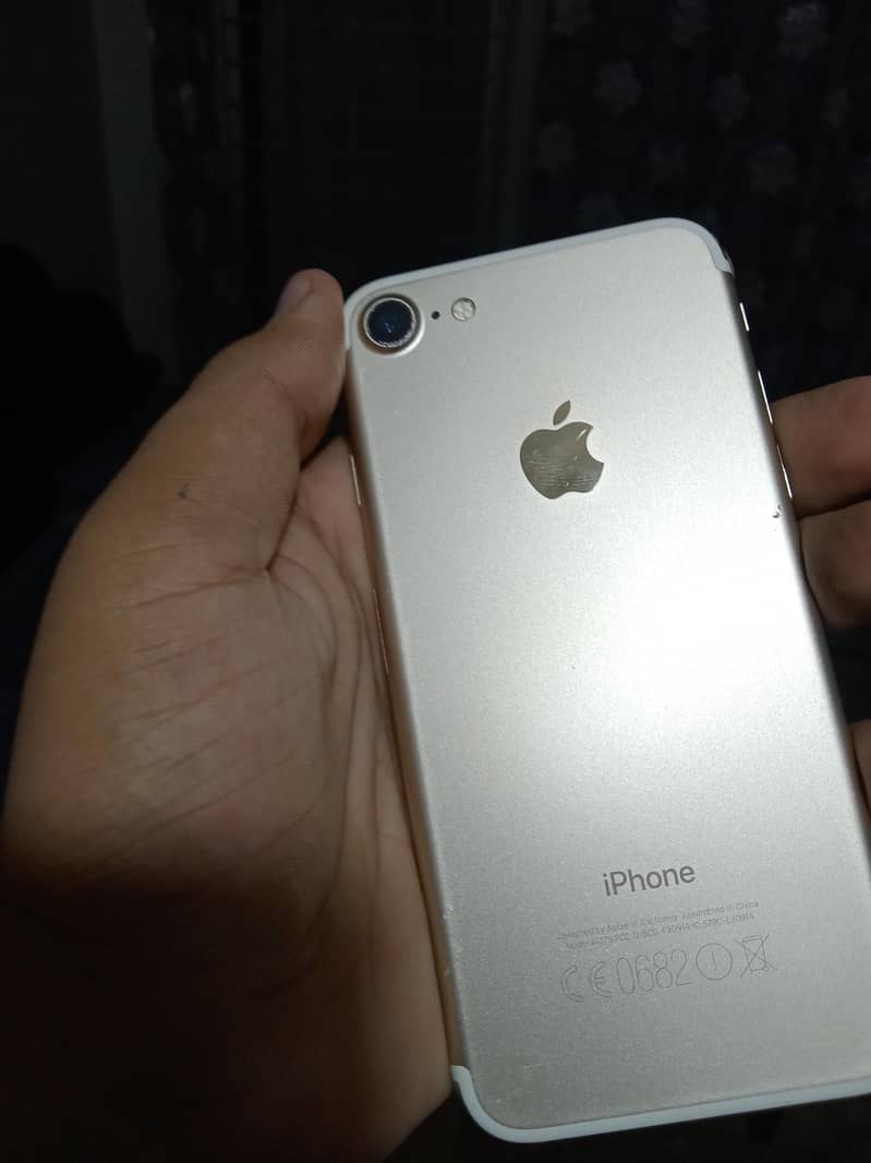 Apple iPhone 7 4