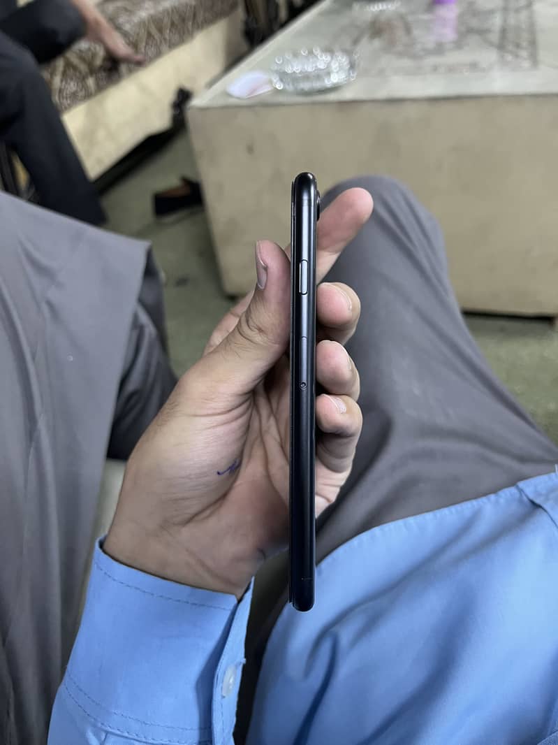 iPhone se 2 4