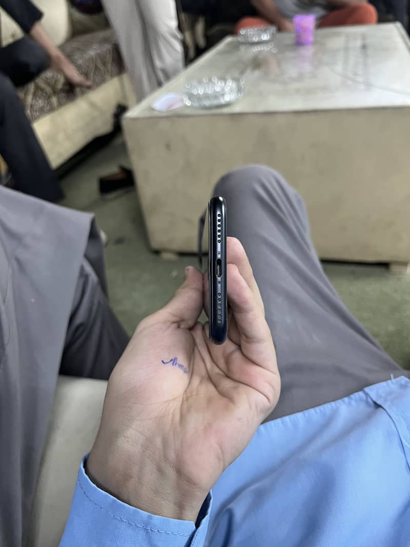 iPhone se 2 6