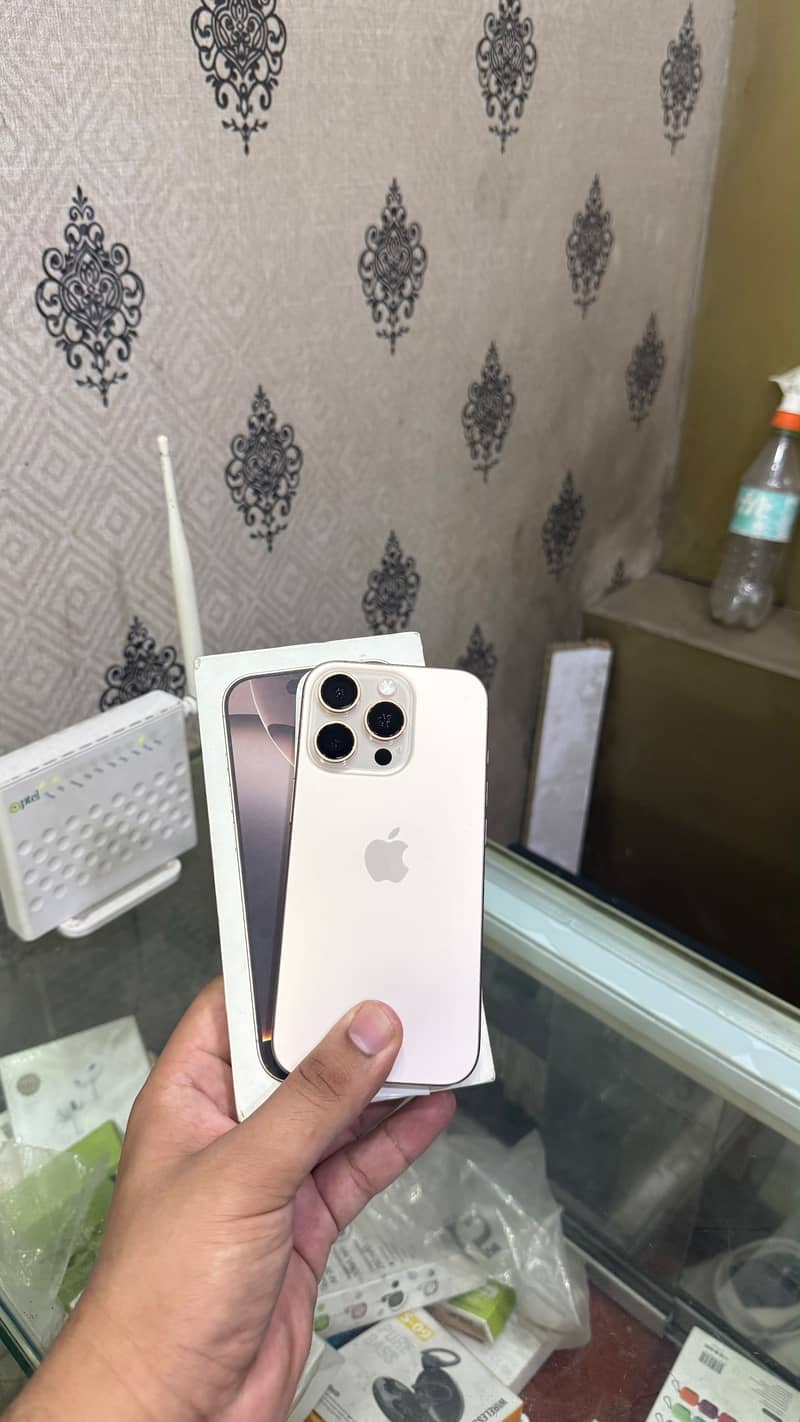 Apple iPhone 16 Pro 1