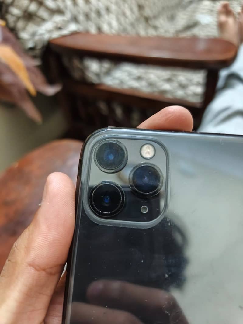 Apple iPhone 11 Pro 1
