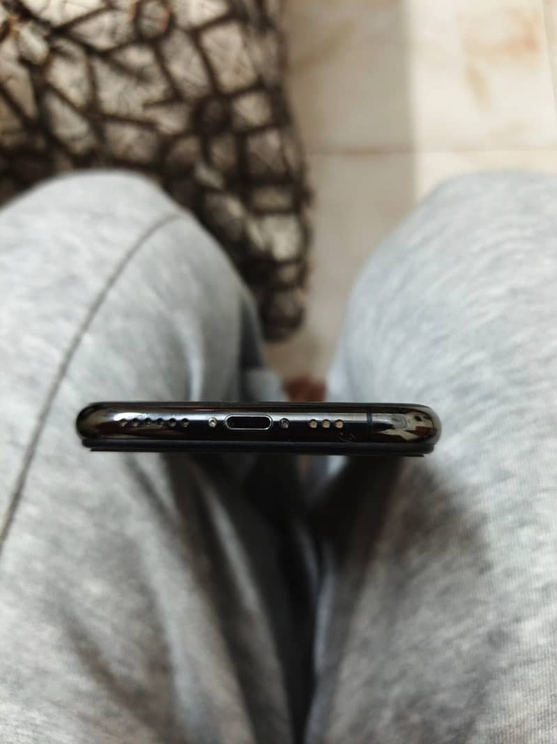 Apple iPhone 11 Pro 4