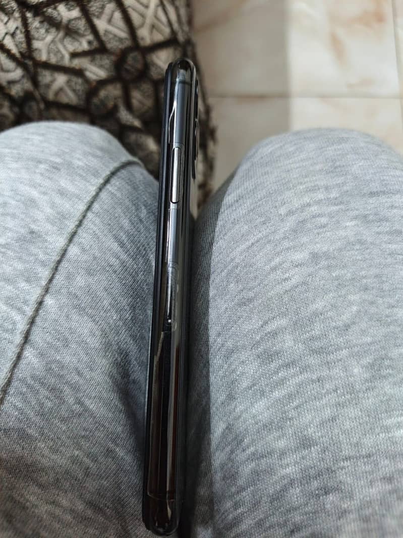 Apple iPhone 11 Pro 6
