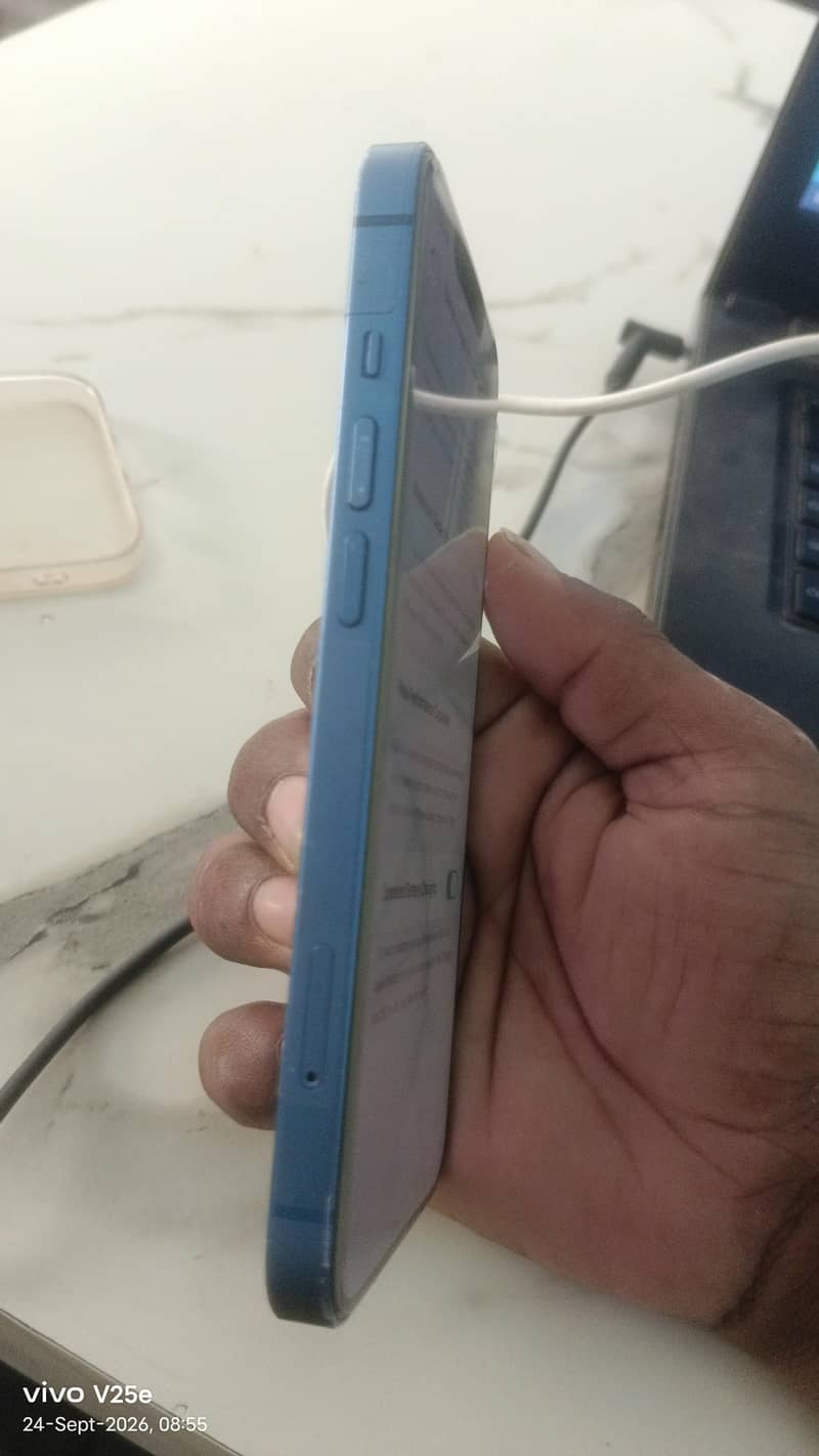 Apple iPhone 13 128GB 10/10 Condition 3