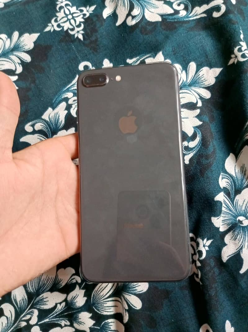 Apple iPhone 8 Plus 1