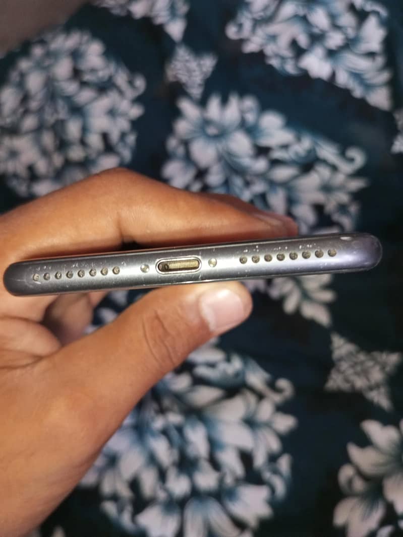 Apple iPhone 8 Plus 3