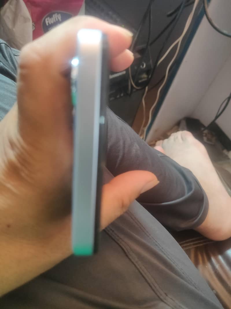 Realme Note 60 4