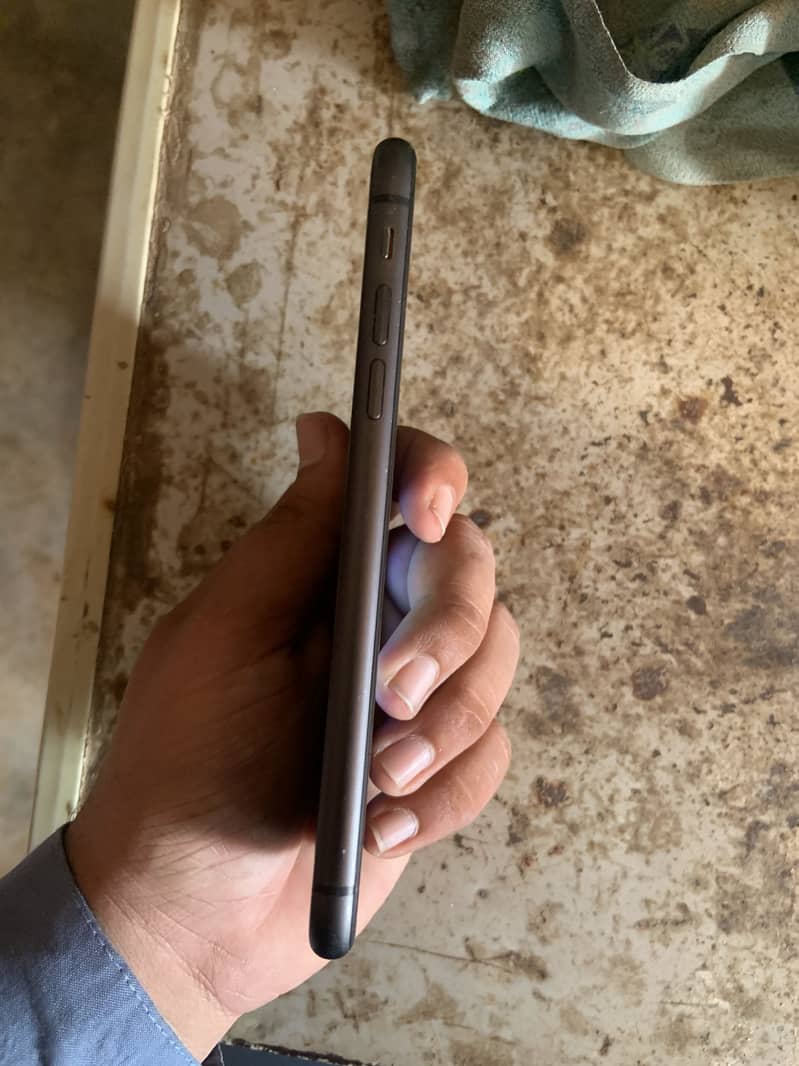 iPhone 11 3