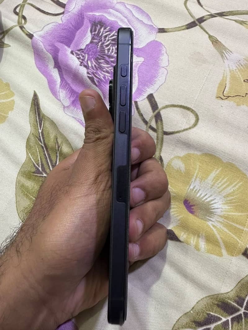 Apple iPhone 15 Pro Max 4