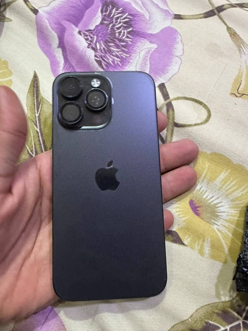 Apple iPhone 15 Pro Max 6
