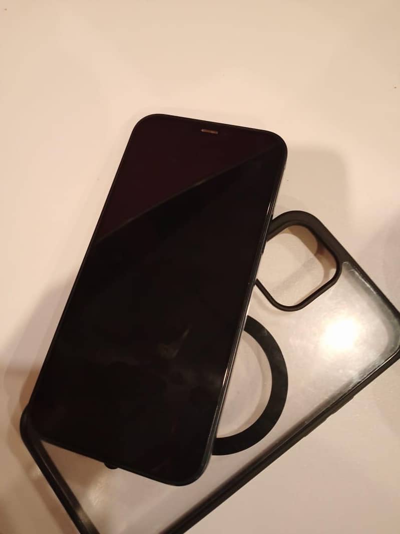 Apple iPhone 12 4