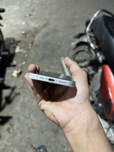 Apple iPhone 16e