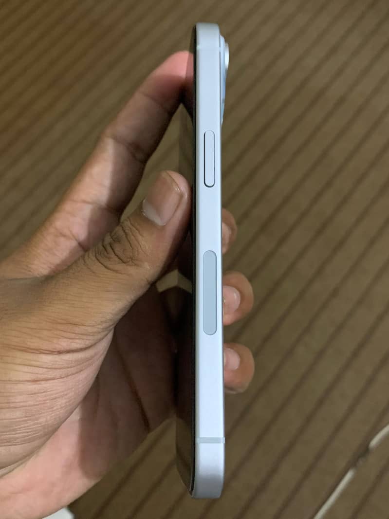 Apple iPhone 15 4