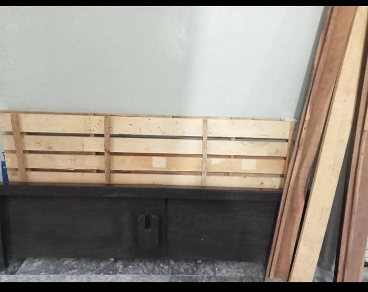 dressing table and bed with two side tables 3