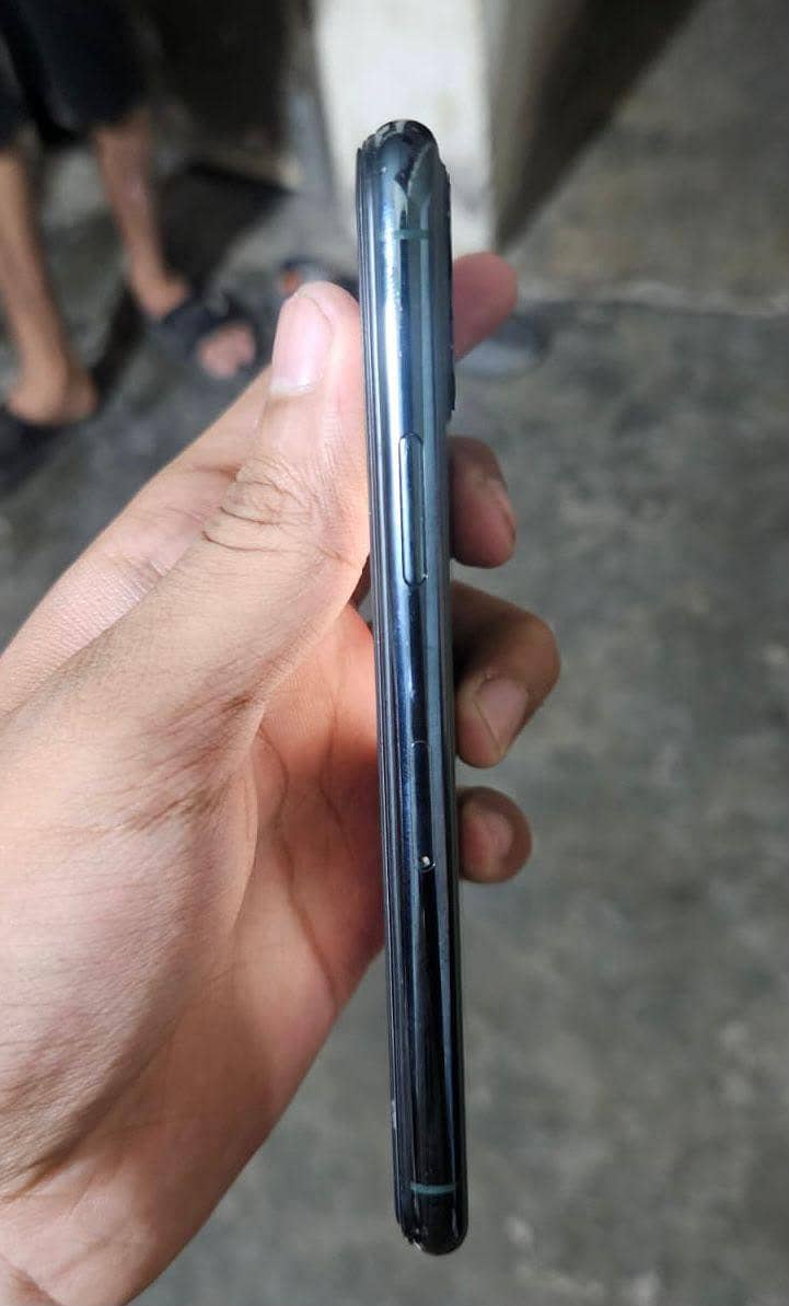Apple iPhone 11 Pro 3