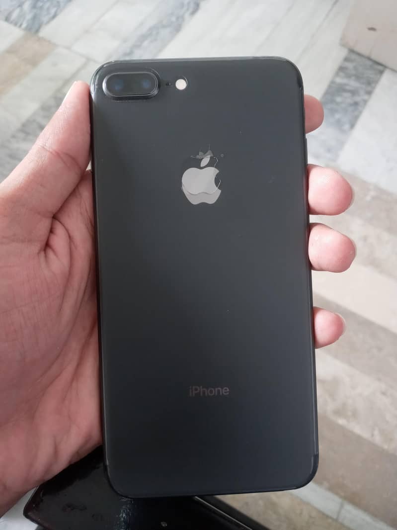 Apple iPhone 8 Plus 1