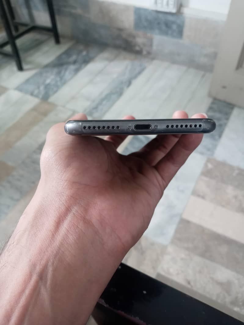 Apple iPhone 8 Plus 3