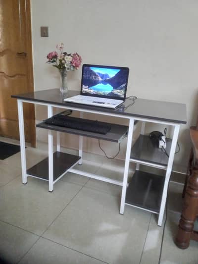 Brand new compact computer table for sale