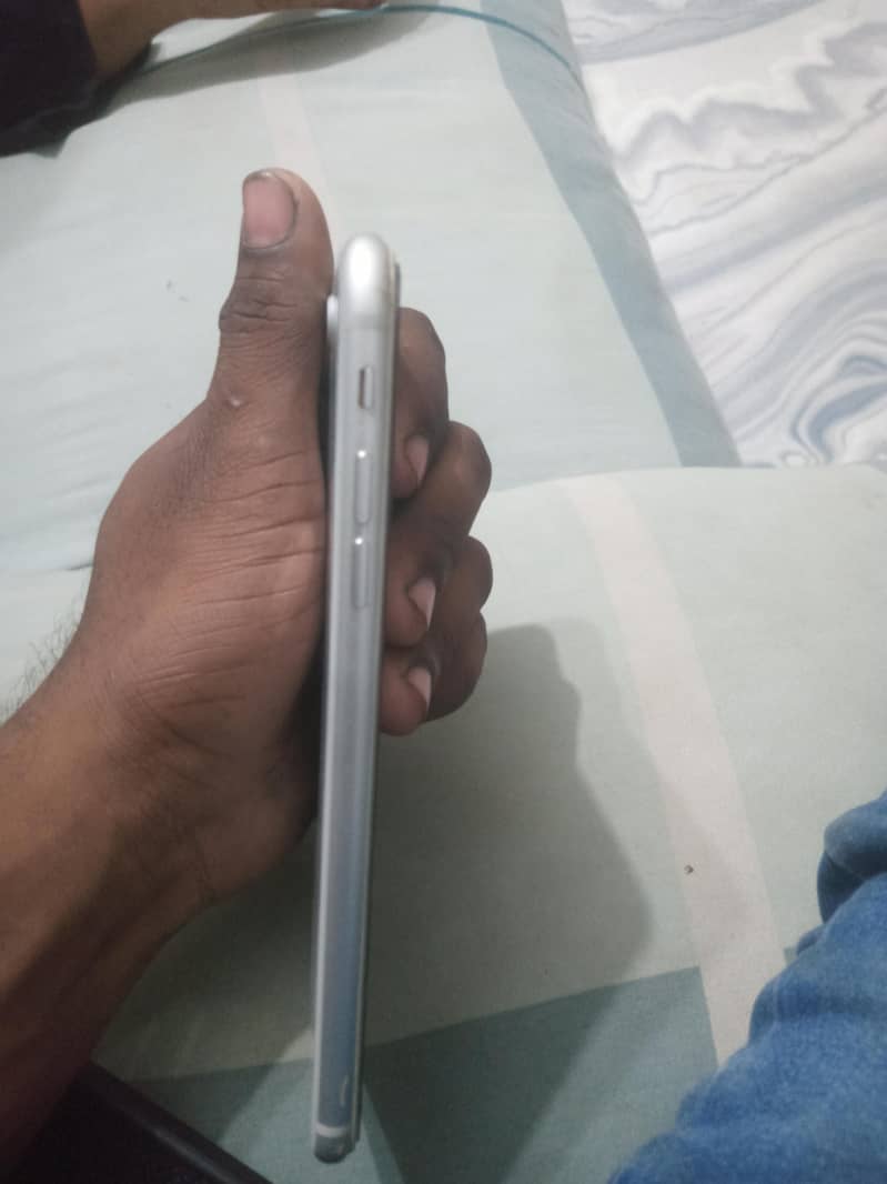 Apple iPhone 8 Plus 1