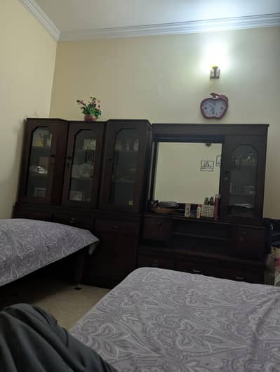 DRESSING MIRROR AND DRAWERS WARDROBE