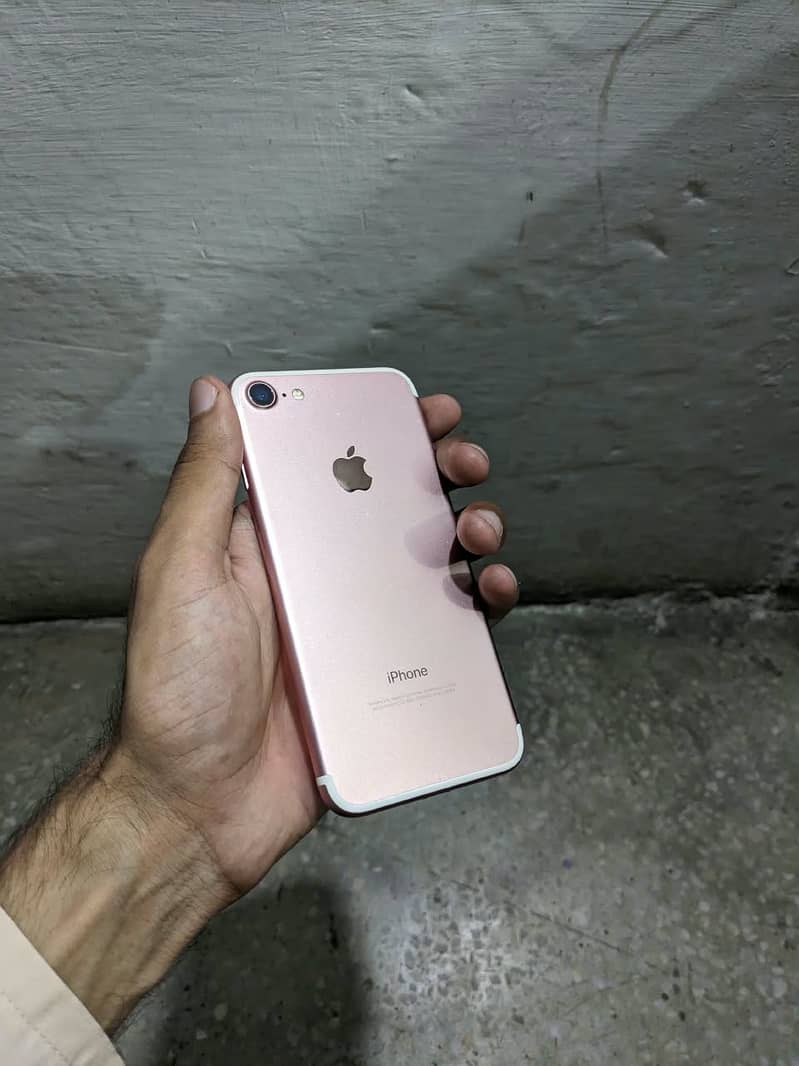 Apple iPhone 7 2