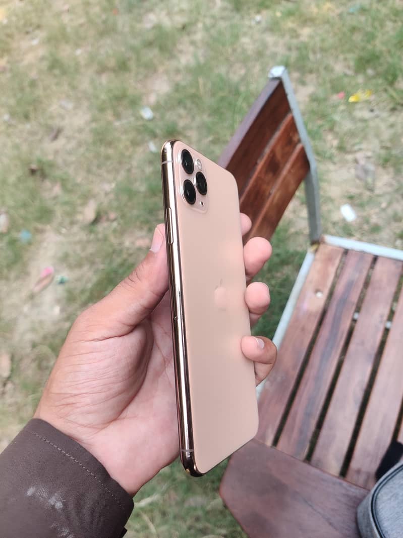 Apple iPhone 11 Pro Max 1