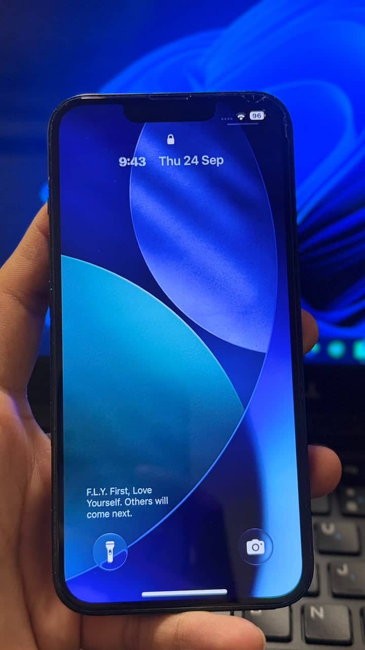 Apple iPhone 13 6
