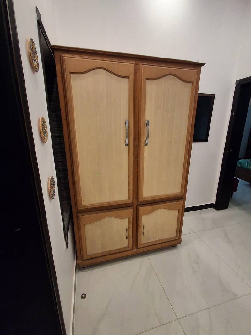 4 door Solid wood wardrobe 0