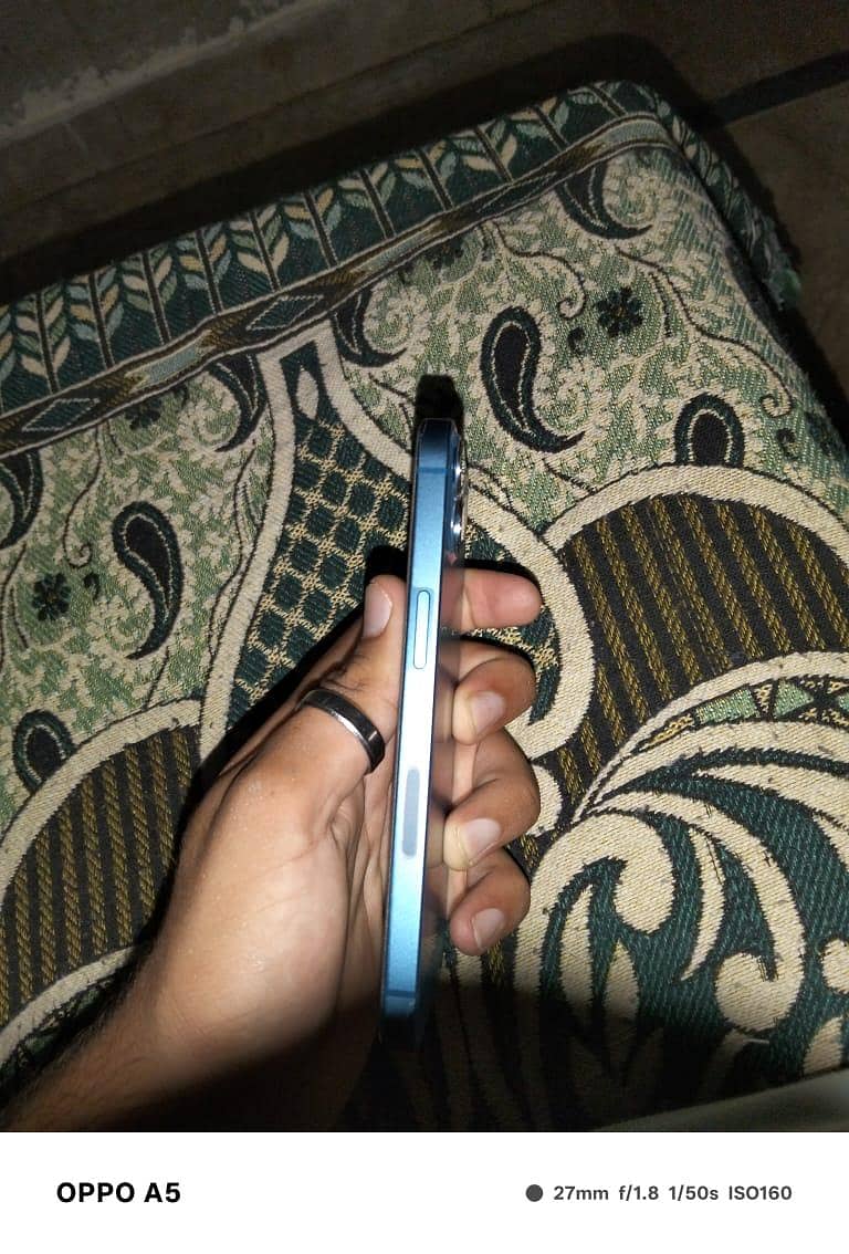 Apple iPhone 13 2