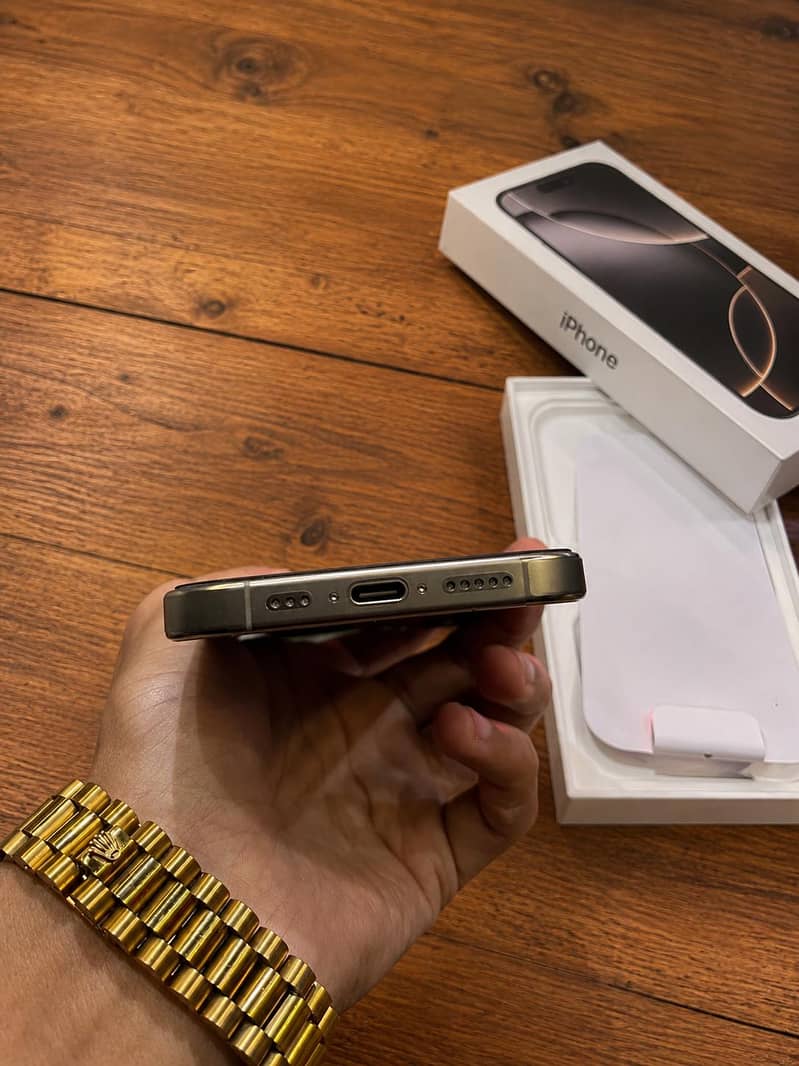 Apple iPhone 16 Pro 1