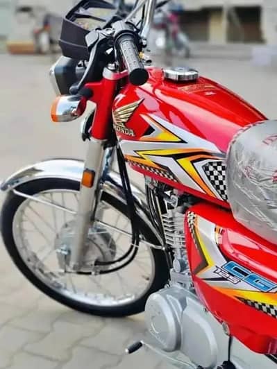 Honda 125   Red karachi number good condition