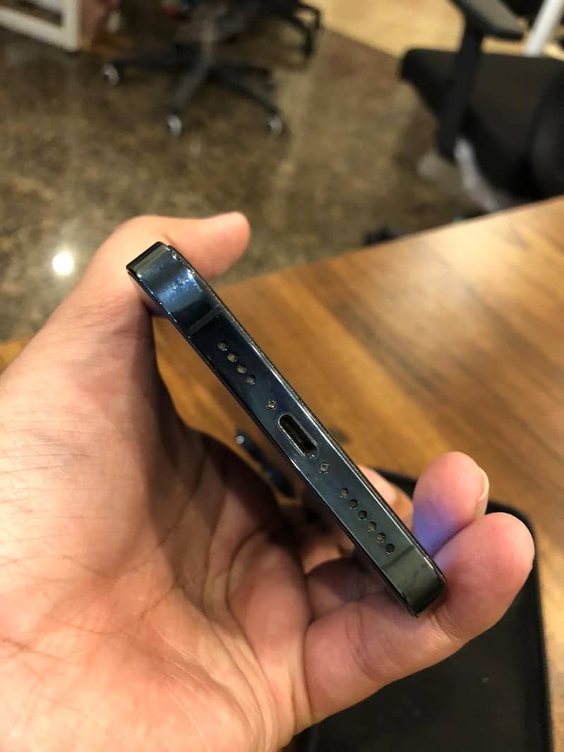 Apple iPhone 12 Pro Max 4