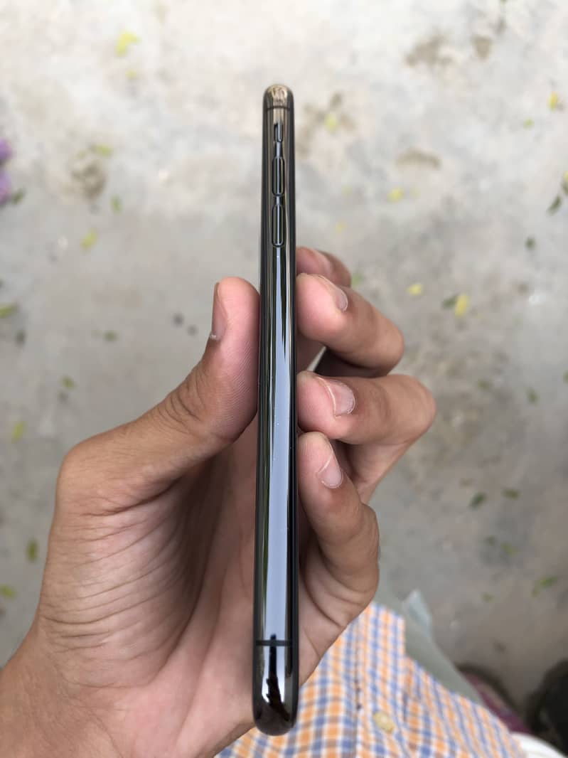 Apple iPhone X 4