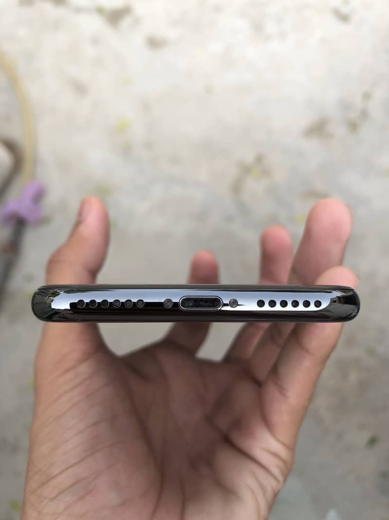 Apple iPhone X 5