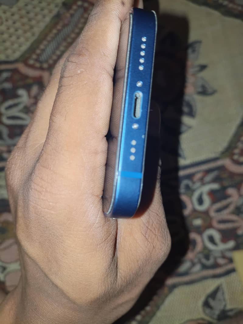 Apple iPhone 13 2