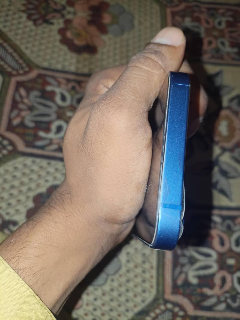 Apple iPhone 13 4