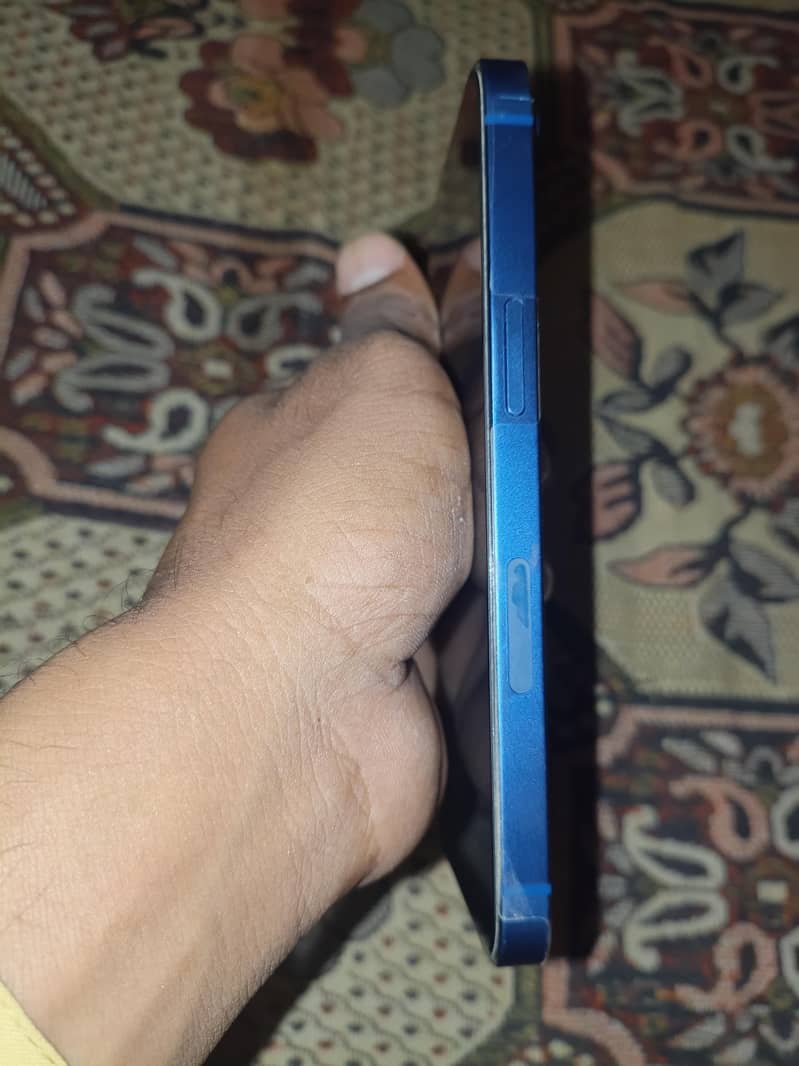 Apple iPhone 13 5