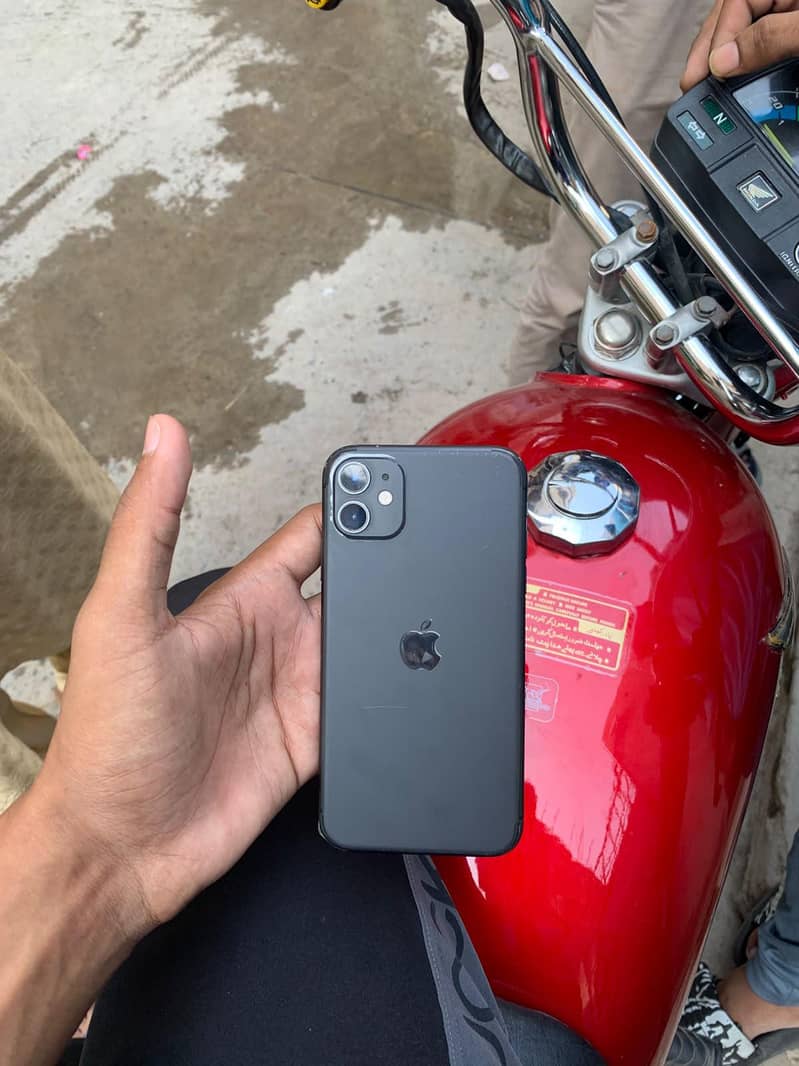 Apple iPhone 11 4