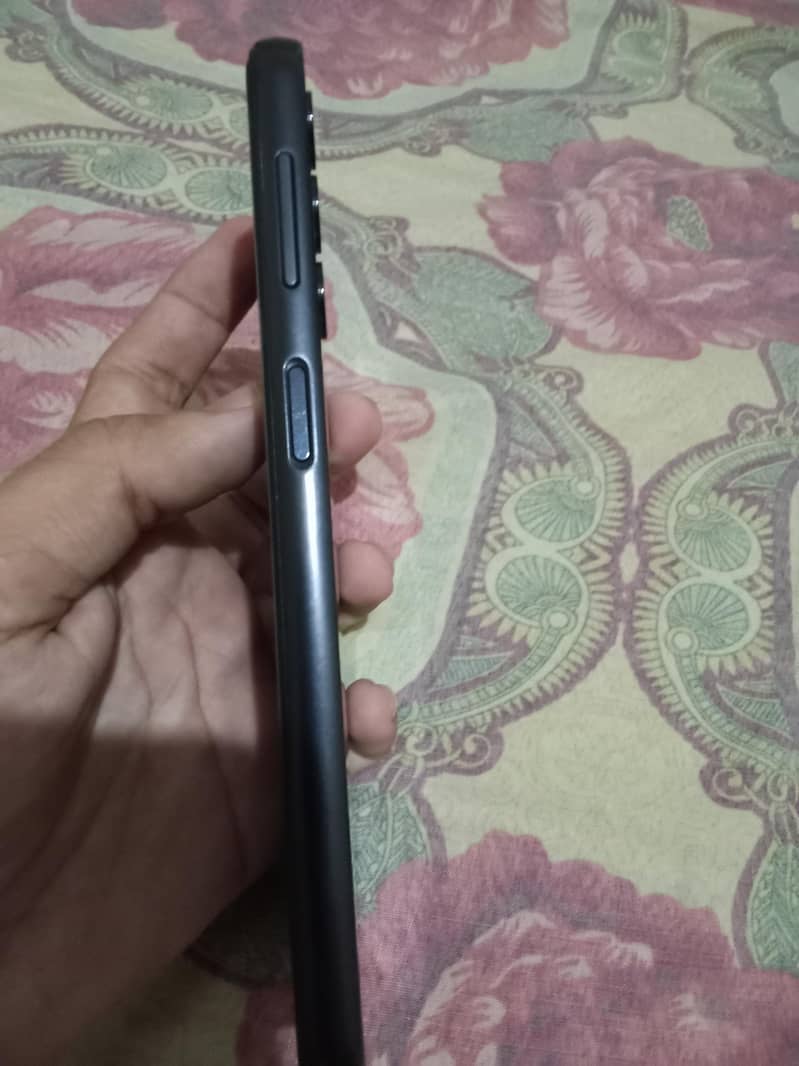 Samsung Mobile A24 1