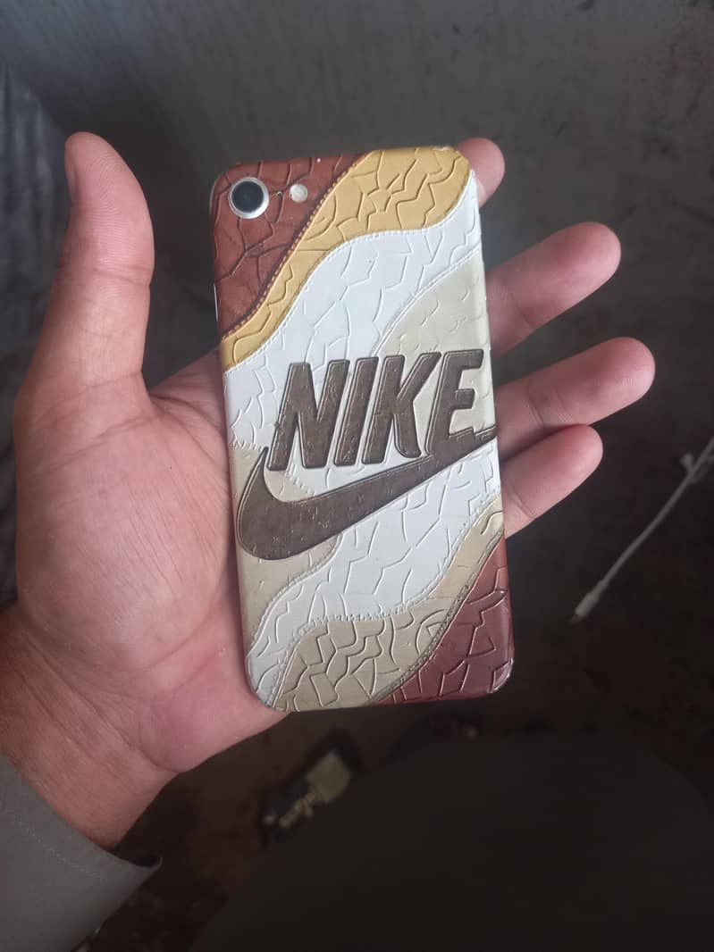 Apple iPhone 7 1