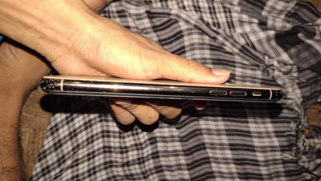 Apple iPhone 11 Pro Max 1