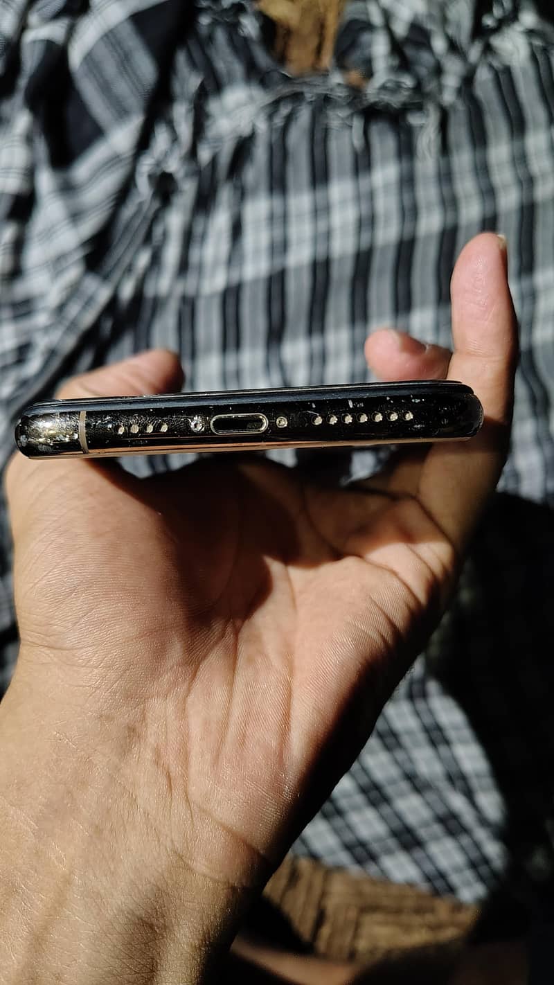 Apple iPhone 11 Pro Max 2