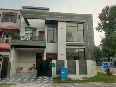 House Sized 6 Marla Is Available For Sale In Bahria Orchard Phase 1 - Eastern