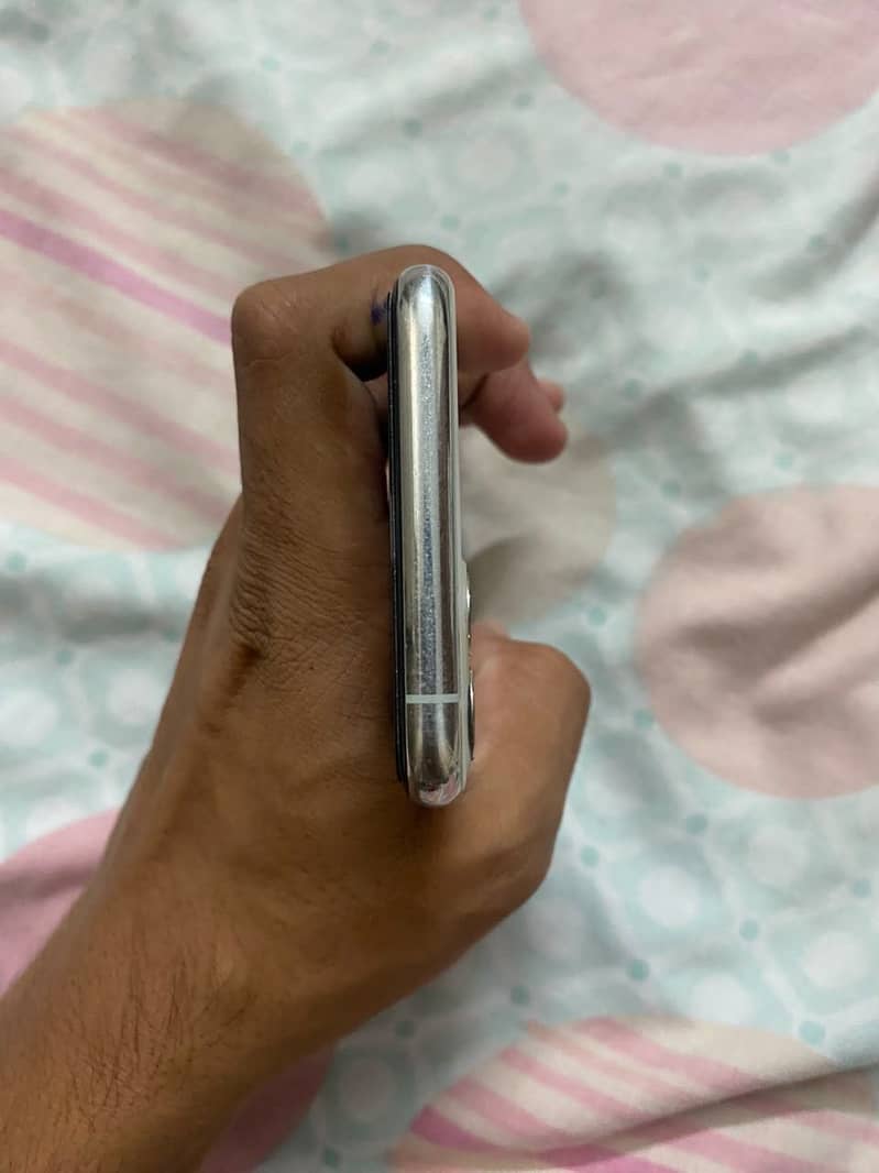 Apple iPhone 11 Pro 4