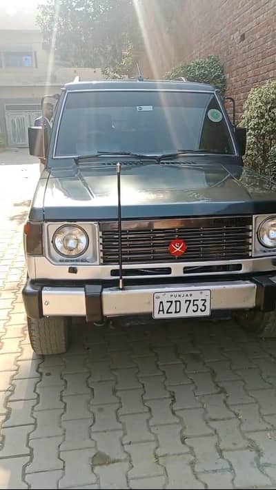 Mitsubishi Pajero 1990