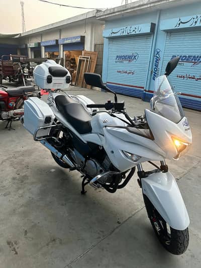 Suzuki Inazuma 250 Twin (2023) - Pearl White - Hard Side Boxes & Top T