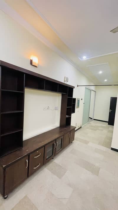 10 Marla Lower Ground Portion Available For Rent
